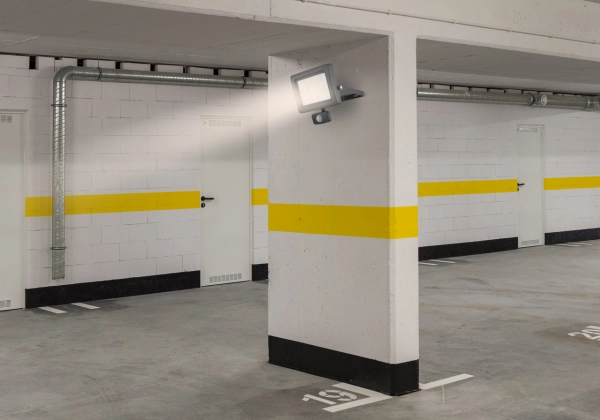 LED Strahler Flare mit Bewegungsmelder, 30W